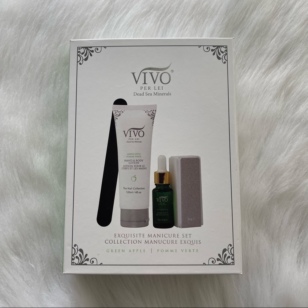 Vivo Per Lei Exquisite Manicure Set.